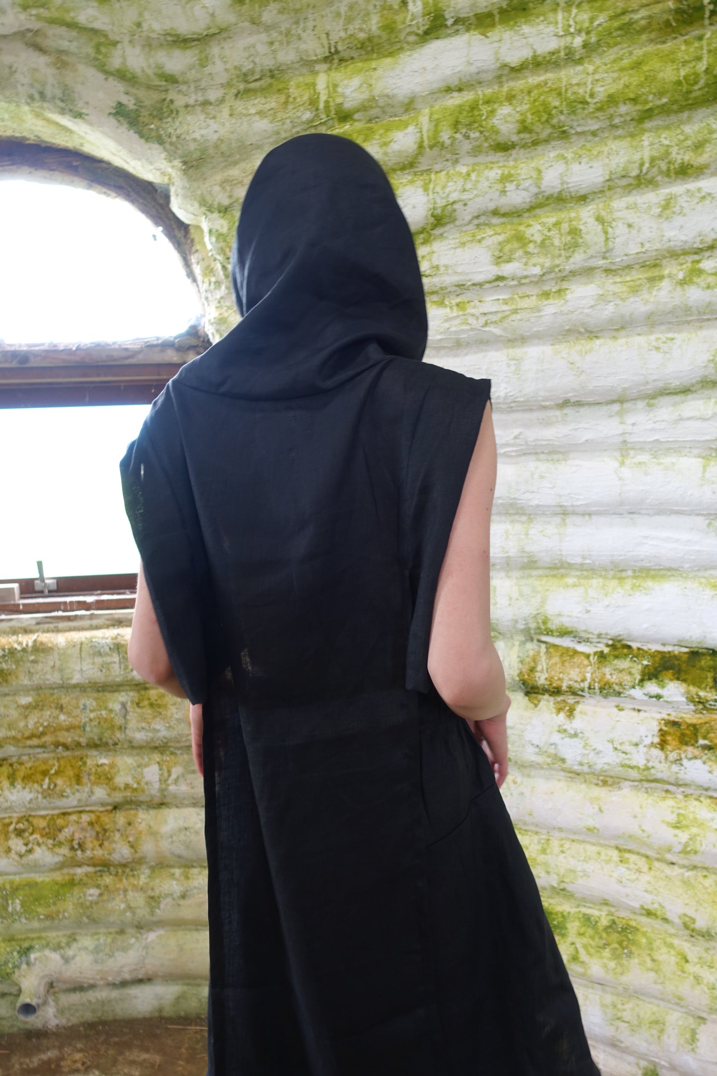 long neck nosleeveless tops blk